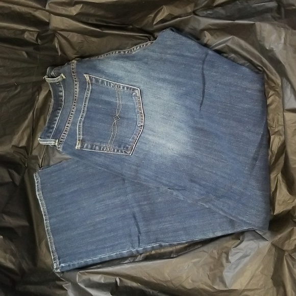 #100 EUC Lucky Brand mens Jean's 33x 33 relaxed straight - Picture 3 of 10